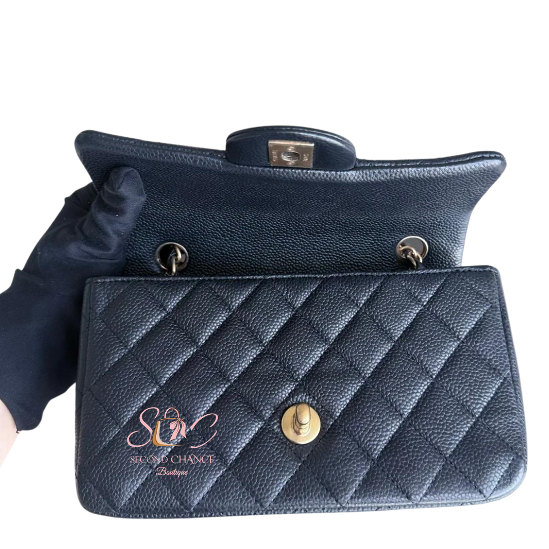 CHANEL CLASSIC FLAP MINI - CAVIAR 20CM BLACK GOLD HARDWARE